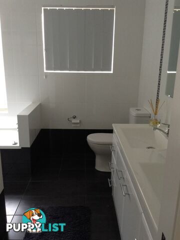 2 Hope Street HALLIDAYS POINT NSW 2430