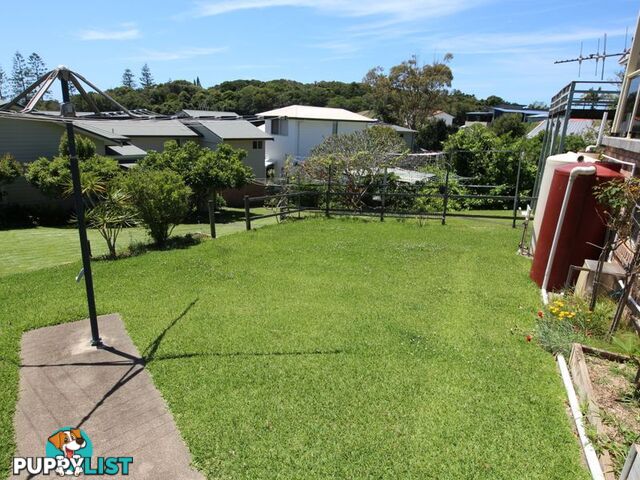 17 High Street HALLIDAYS POINT NSW 2430