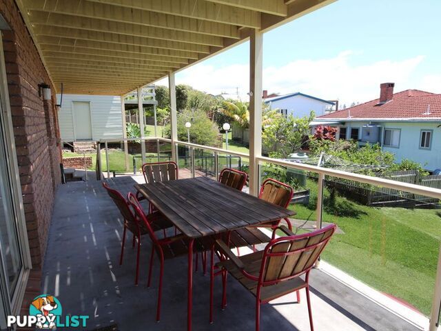 17 High Street HALLIDAYS POINT NSW 2430