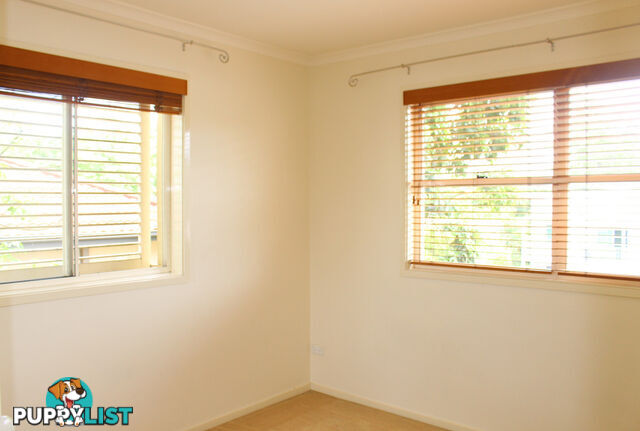 25 Dengate Lane ST LUCIA QLD 4067