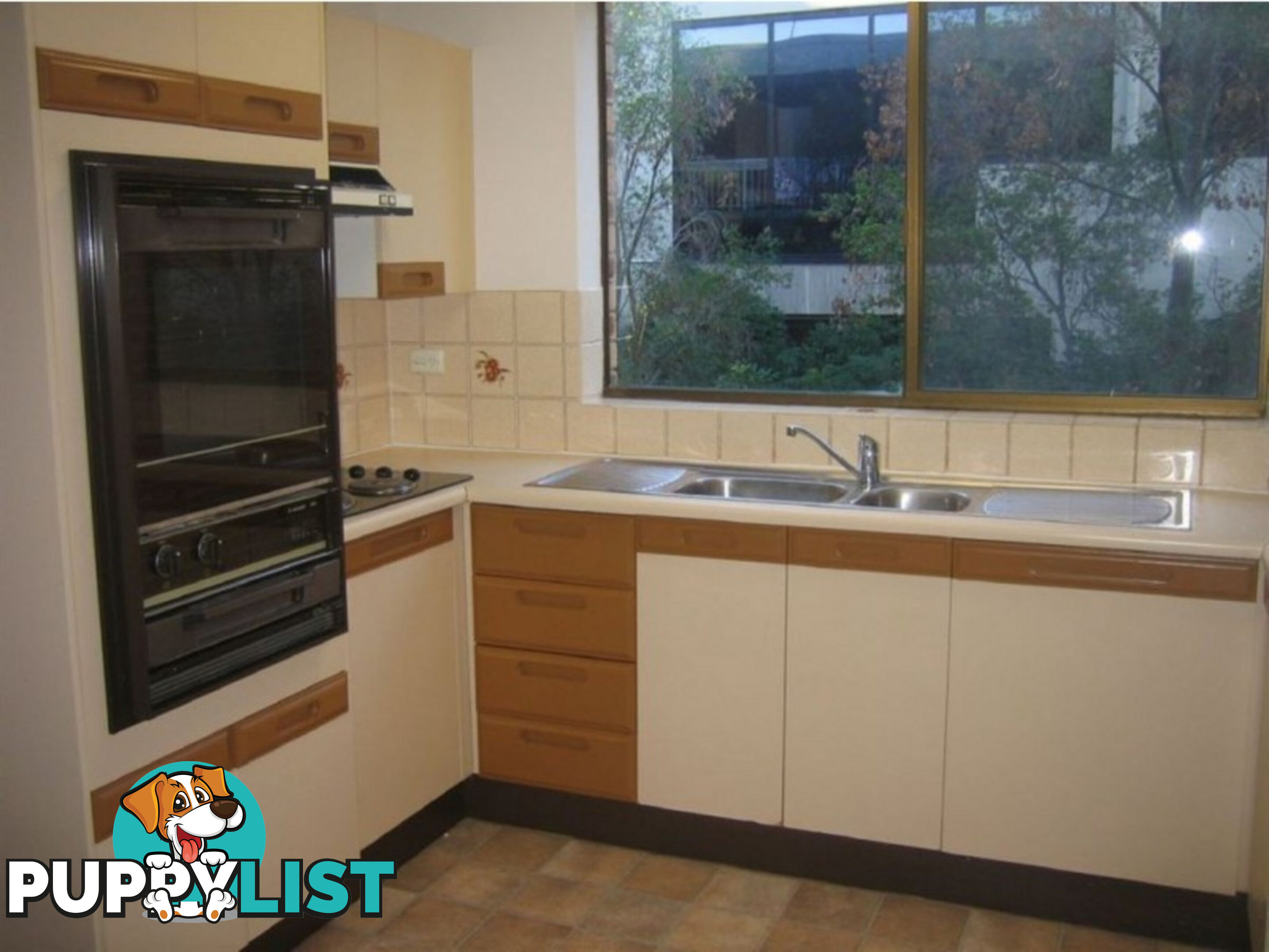 2/11 Foxton Street INDOOROOPILLY QLD 4068