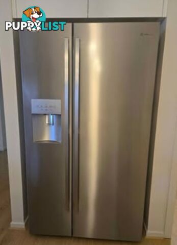 Westinghouse 680 litre side by side fridge