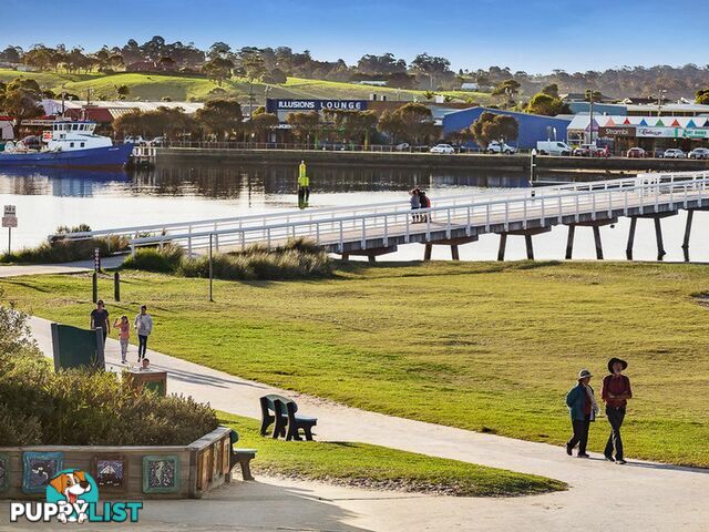 15 Roadknight Street LAKES ENTRANCE, VIC 3909