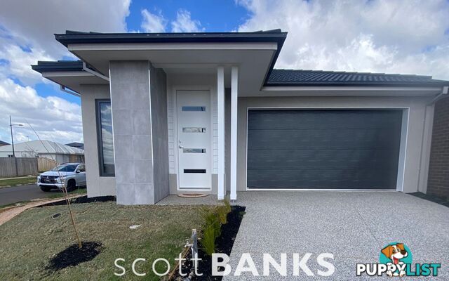 28 Viola Drive Rockbank VIC 3335