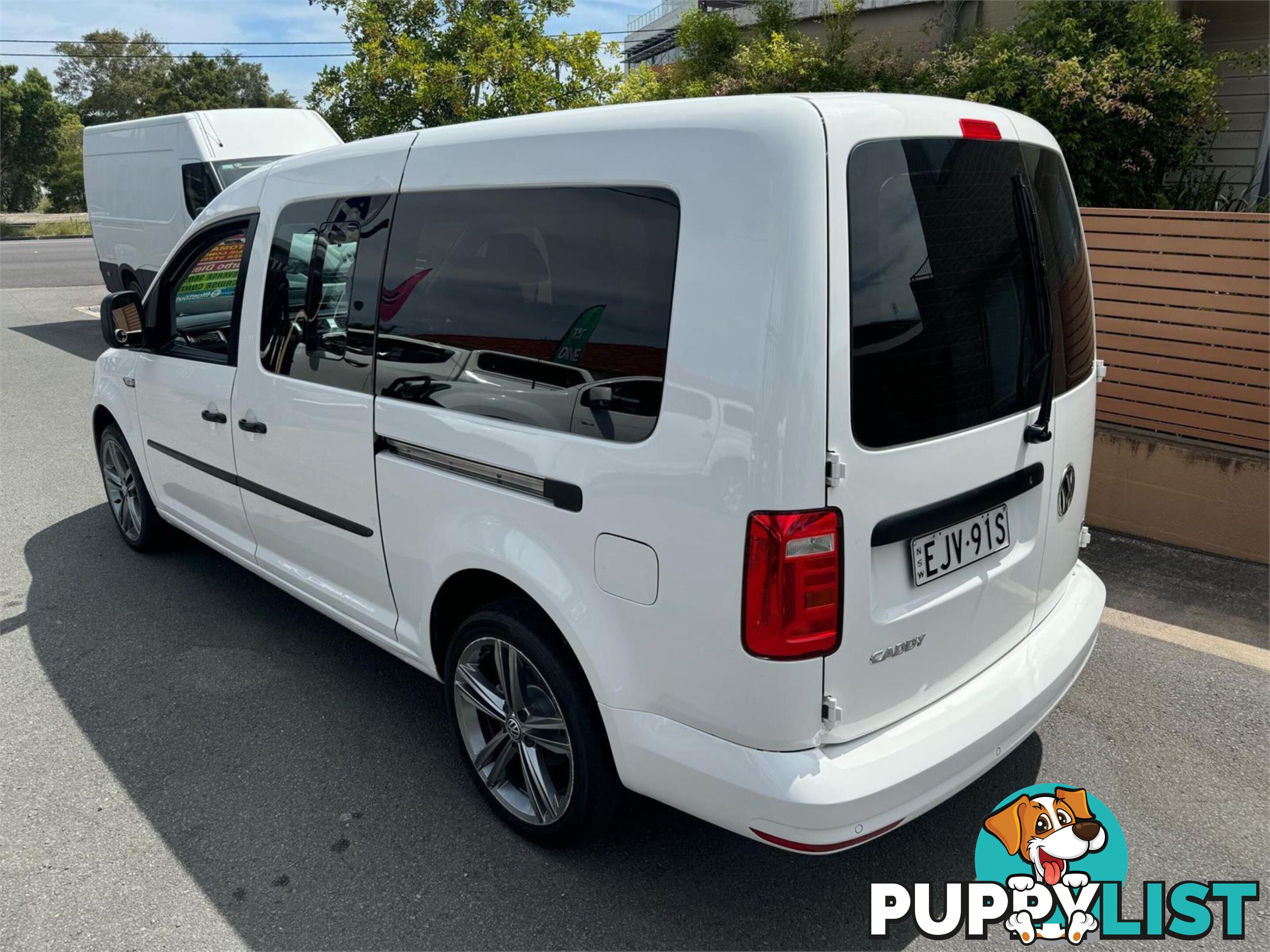 2017 VOLKSWAGEN CADDY MAXICREWVANTSI220 2KMY18 3D VAN