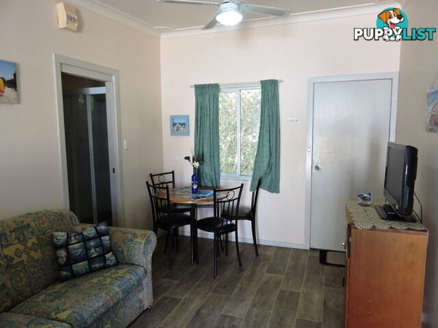 22 - 24 Pacific CRESCENT HEAD  2440