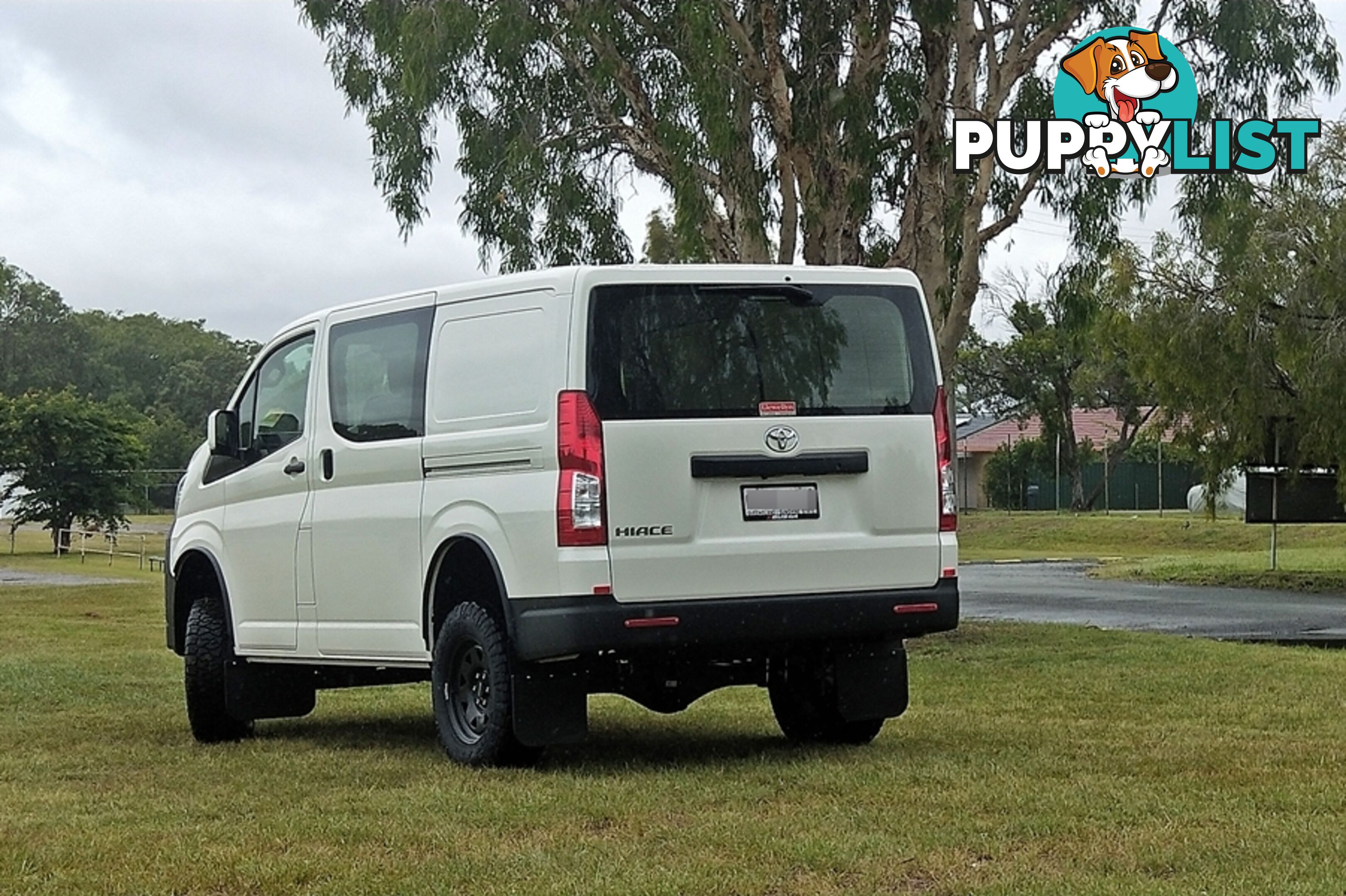 BUS 4x4 CAMPERVAN CONVERSION OF HIACE