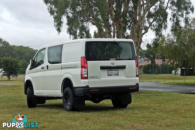 BUS 4x4 CAMPERVAN CONVERSION OF HIACE