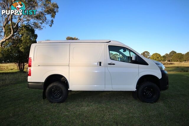 BUS 4x4 CAMPERVAN CONVERSION OF HIACE