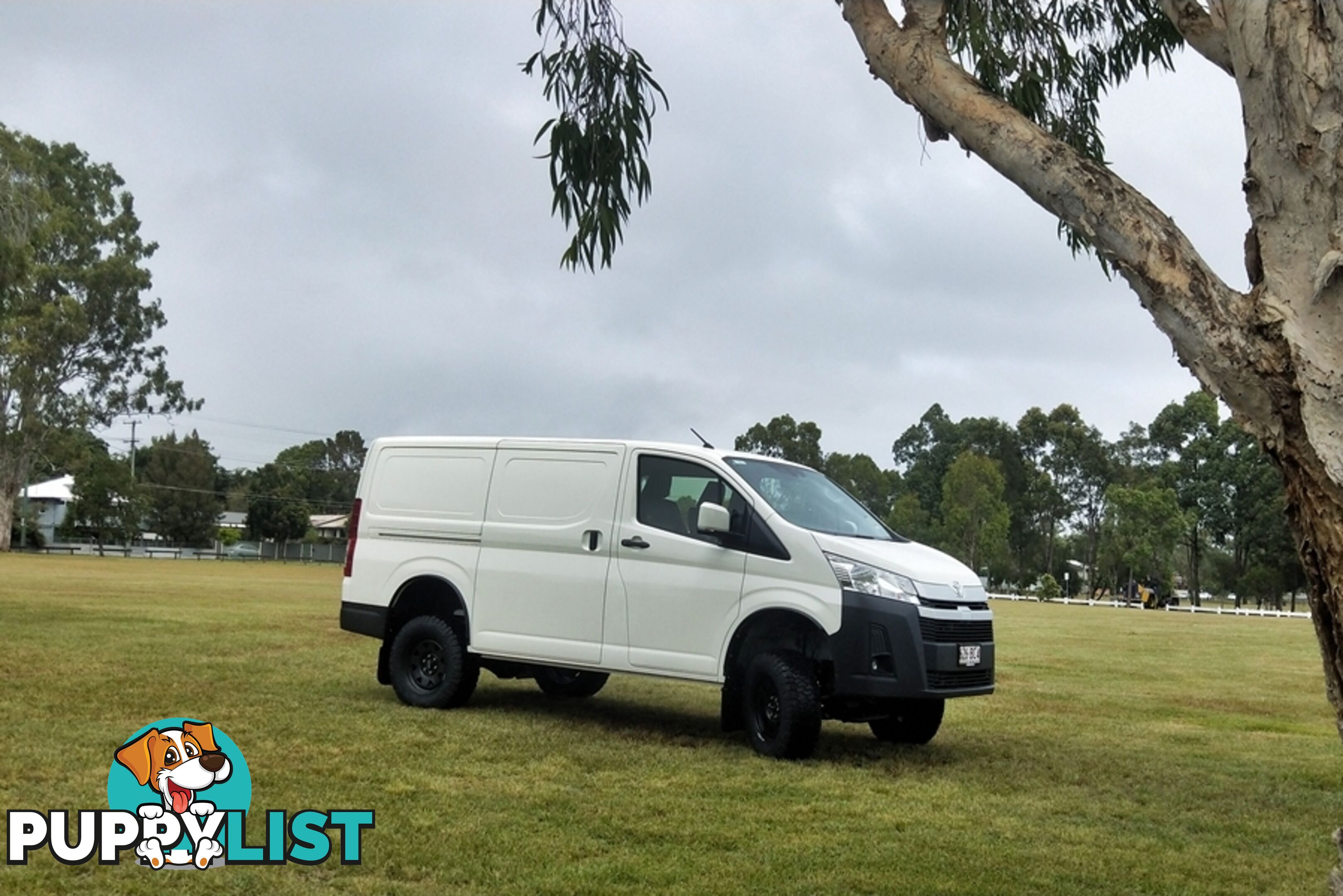 BUS 4x4 CAMPERVAN CONVERSION OF HIACE