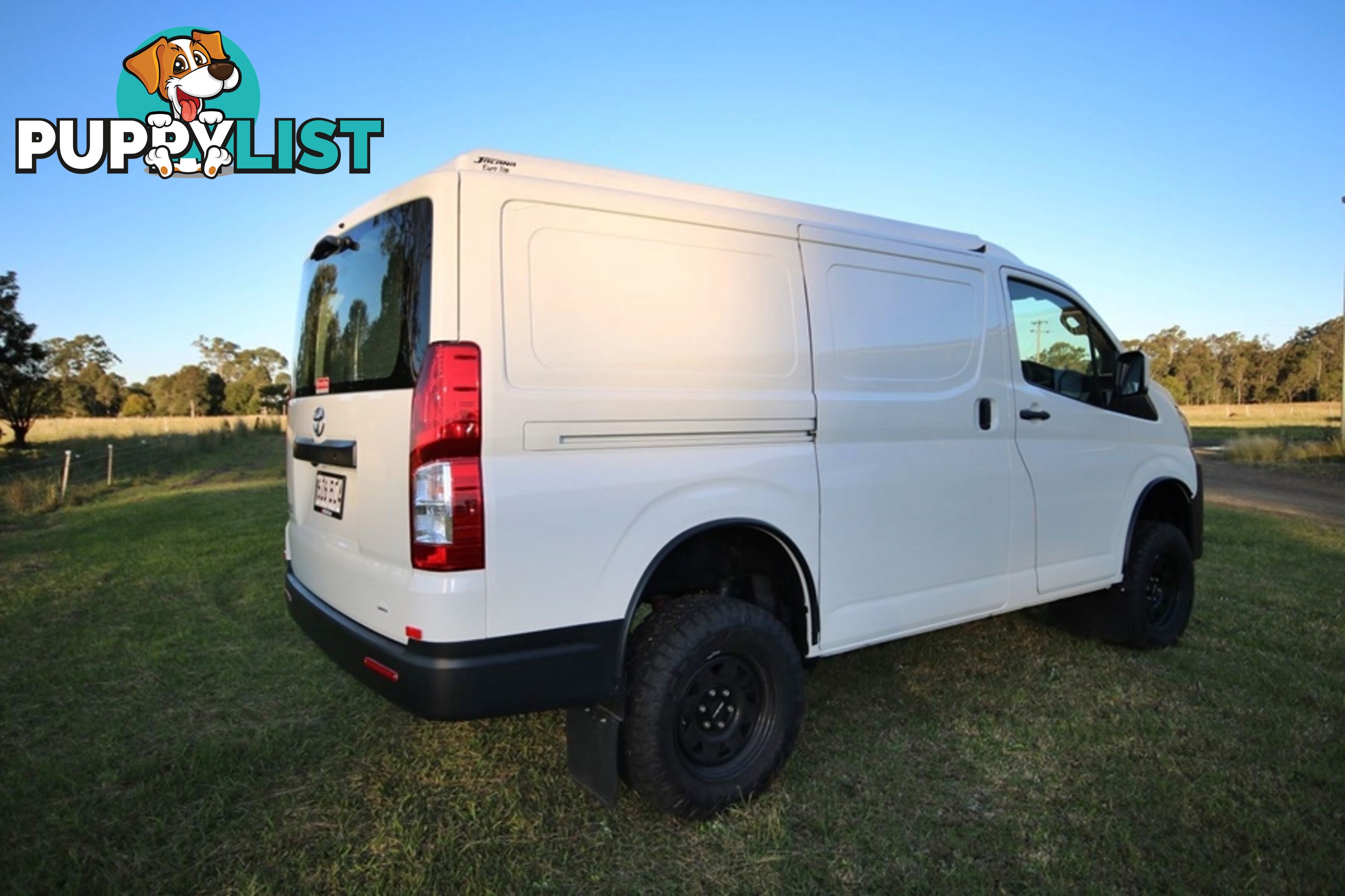 BUS 4x4 CAMPERVAN CONVERSION OF HIACE