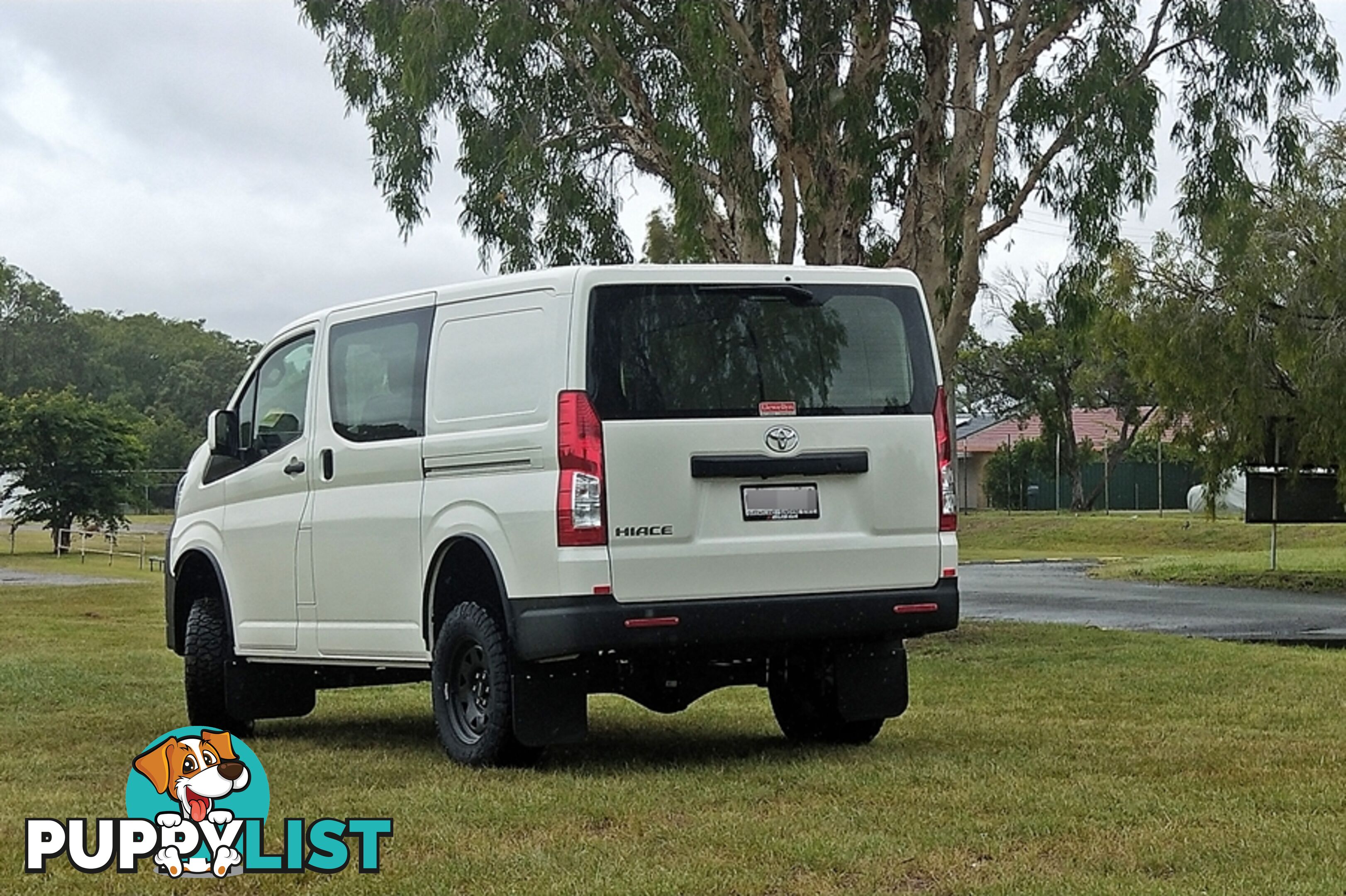 BUS 4x4 CAMPERVAN CONVERSION OF HIACE