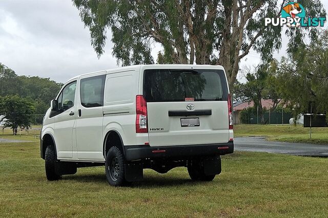 BUS 4x4 CAMPERVAN CONVERSION OF HIACE