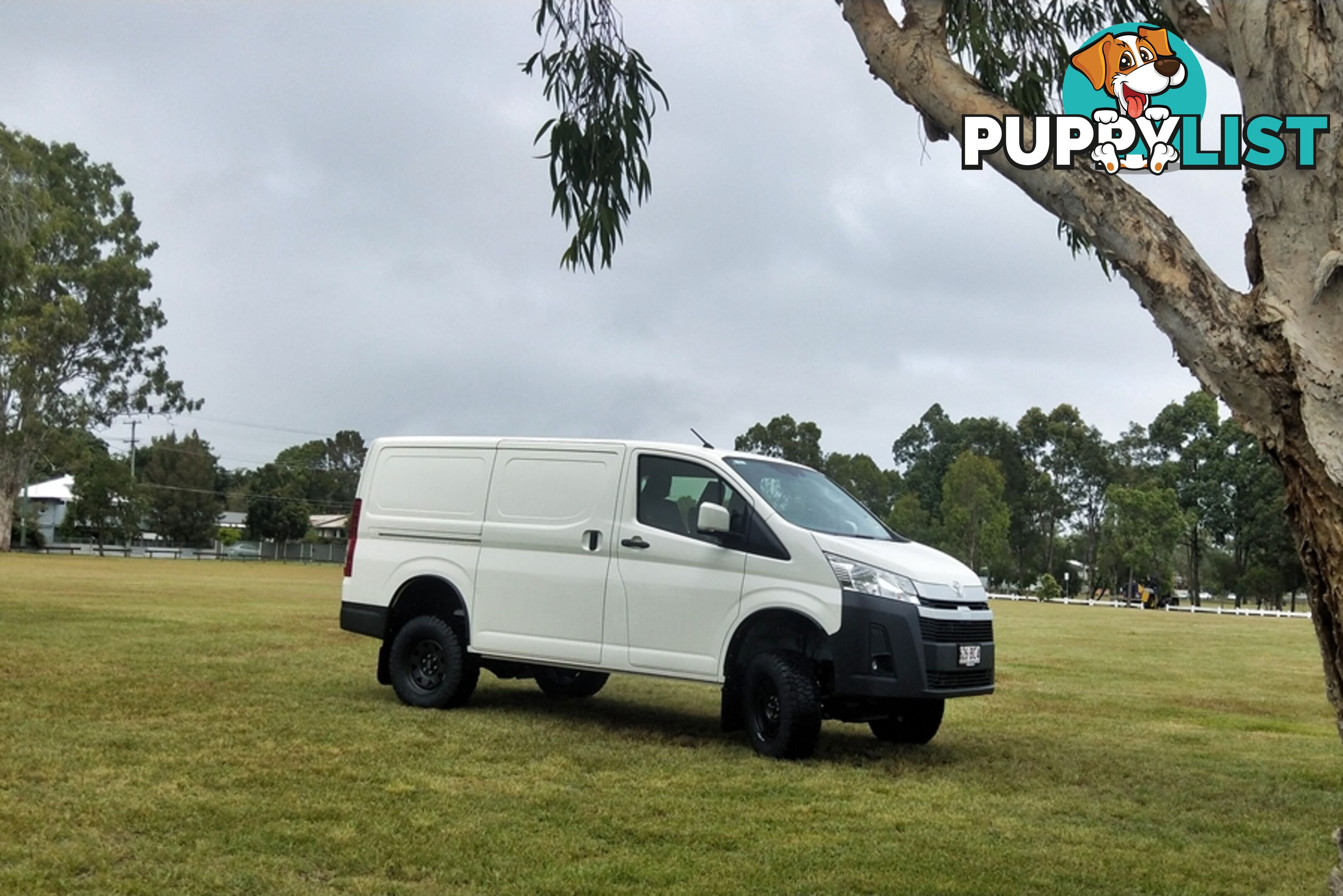 BUS 4x4 CAMPERVAN CONVERSION OF HIACE