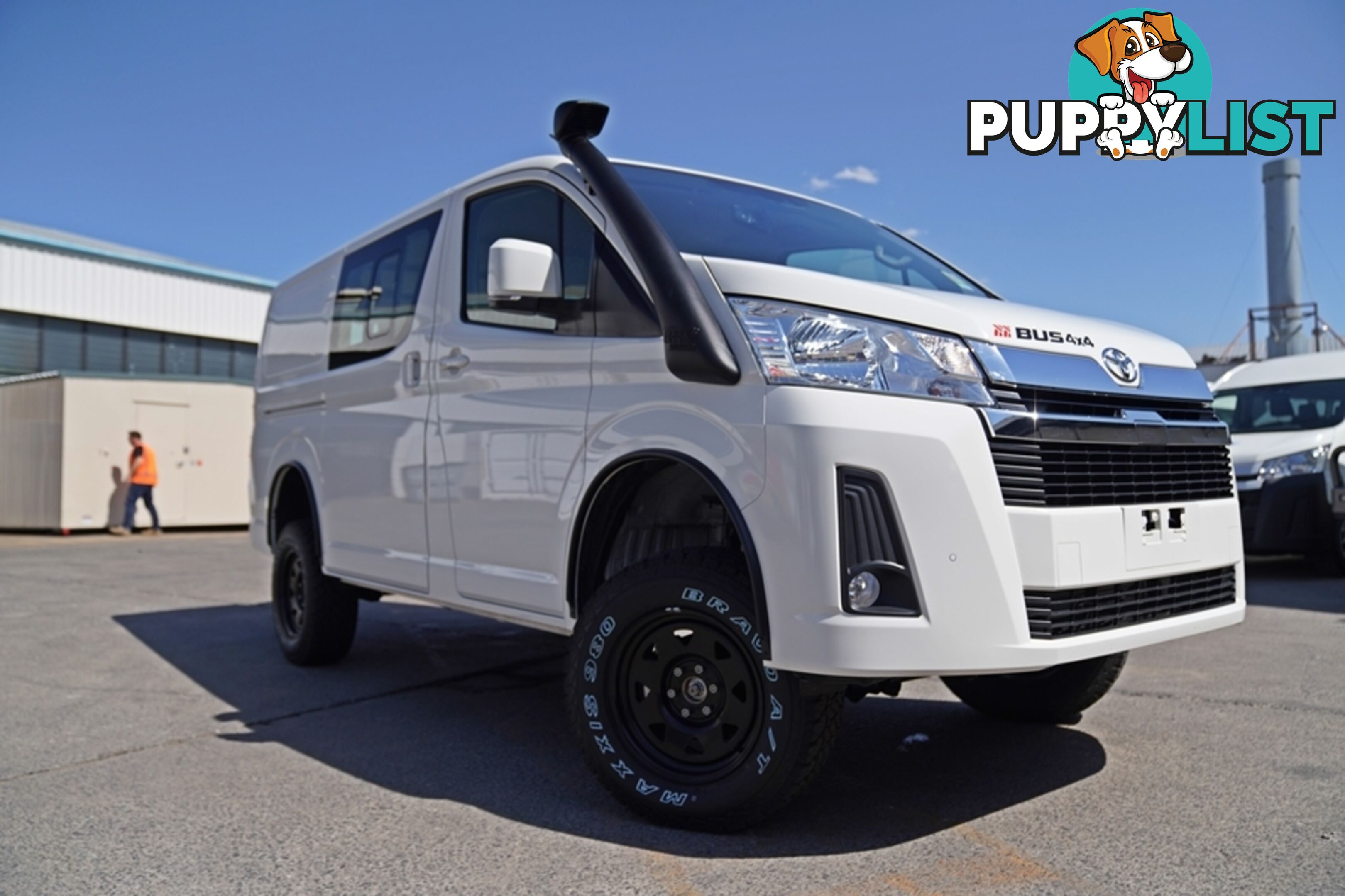 BUS 4x4 CAMPERVAN CONVERSION OF HIACE