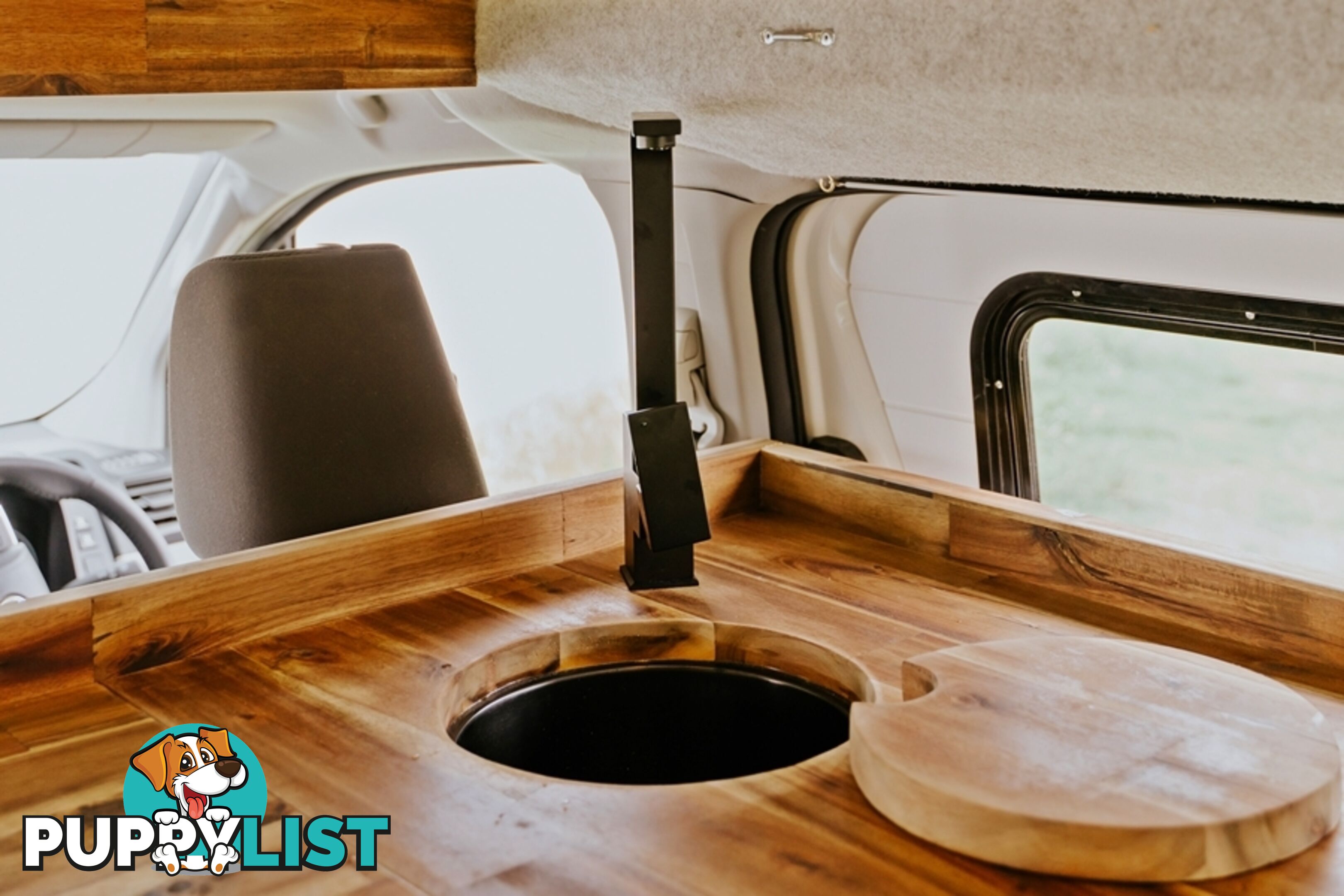 BUS 4x4 CAMPERVAN CONVERSION OF HIACE