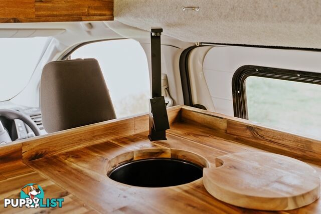 BUS 4x4 CAMPERVAN CONVERSION OF HIACE