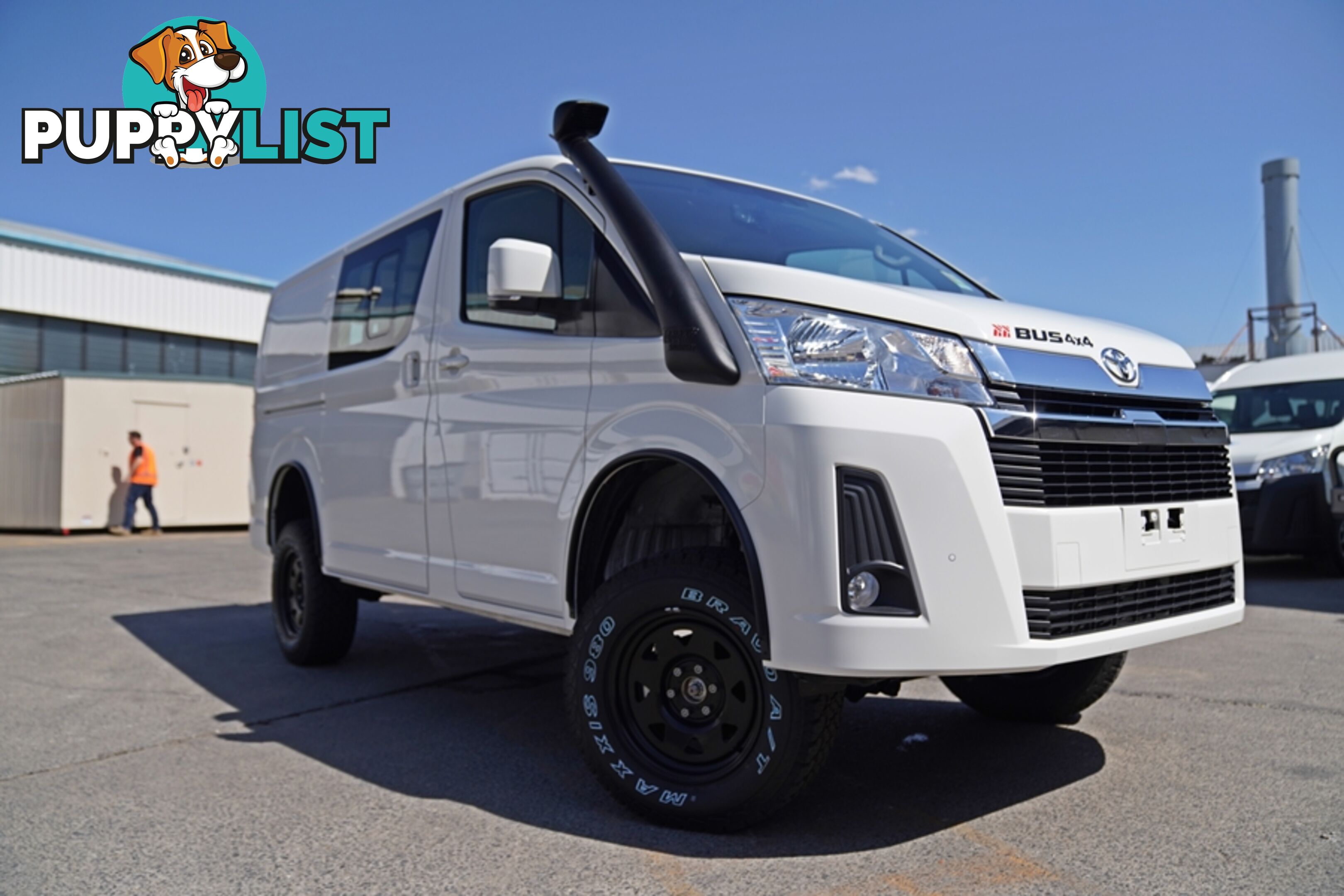 BUS 4x4 CAMPERVAN CONVERSION OF HIACE