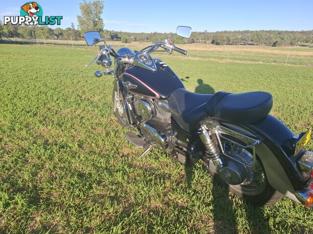 2001 Kawasaki Vulcan 1500 Classic (VN1500) cruiser road