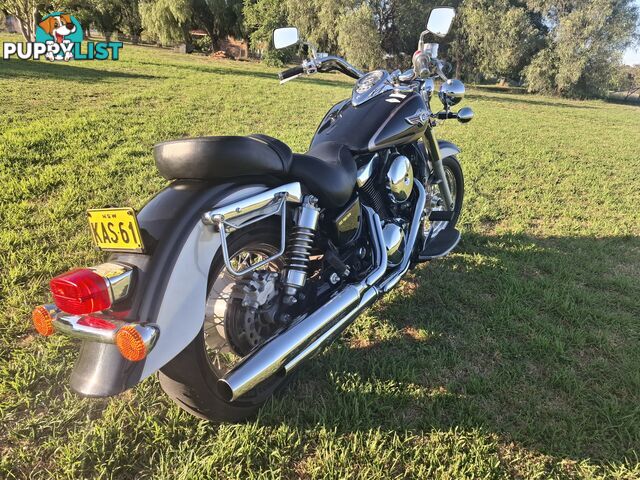 2001 Kawasaki Vulcan 1500 Classic (VN1500) cruiser road
