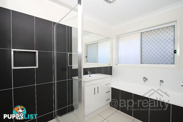 4 Travertine LOGAN RESERVE QLD 4133