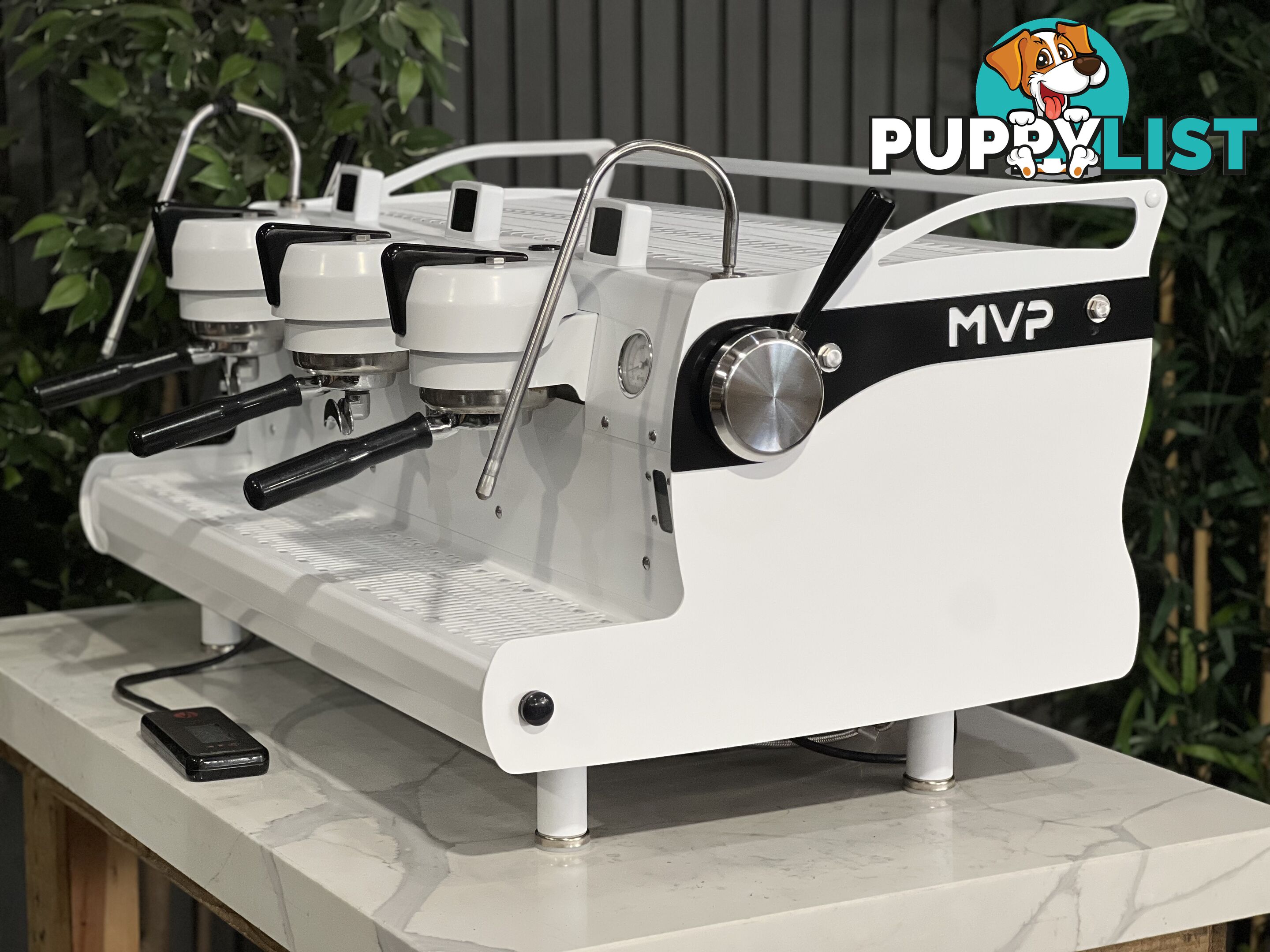 SYNESSO MVP 3 GROUP ESPRESSO COFFEE MACHINE BLACK & WHITE