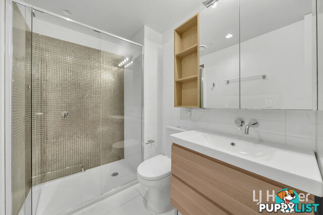 2409/33 MacKenzie Street MELBOURNE VIC 3000
