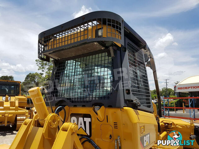 CATERPILLAR D3K XL Bulldozer Stick Rake fitted