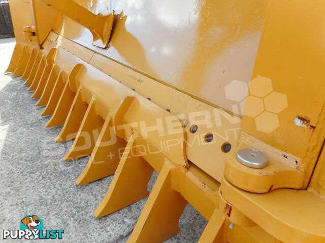 Heavy Duty Caterpillar D5M D6M Dozer Bi-Folding Stick Rake 