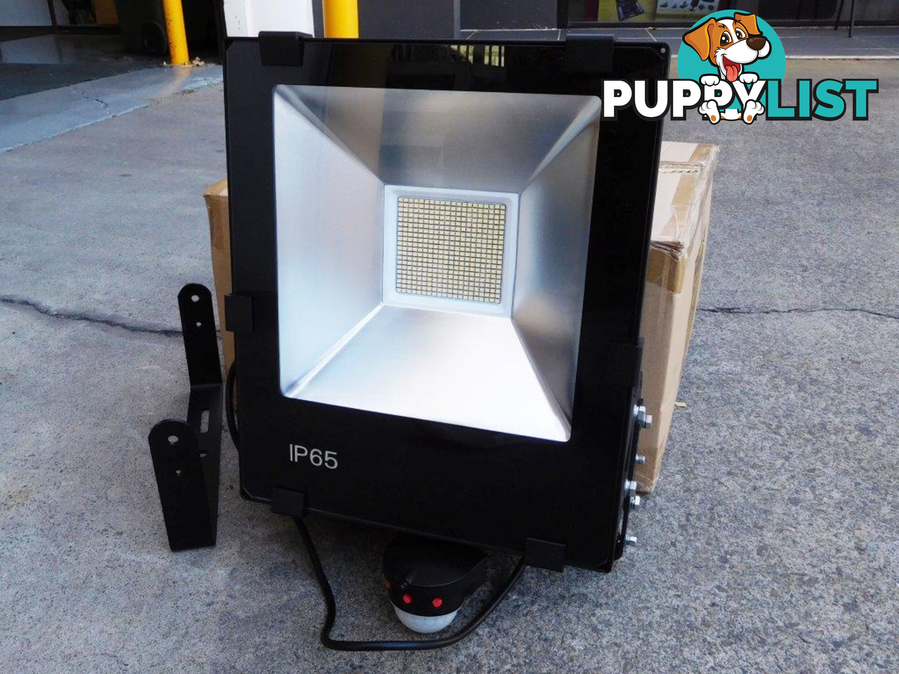 200W IP65 Water proof LED FLOOD Light - 7000k. 240V/50Hz. 