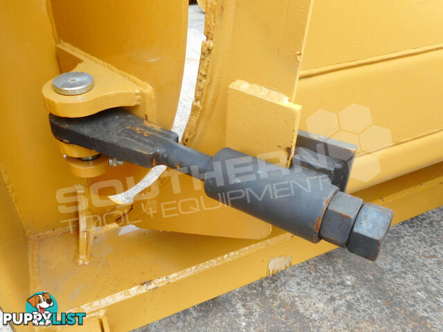 Heavy Duty Caterpillar D4K D5K Bi-Folding Stick Rake