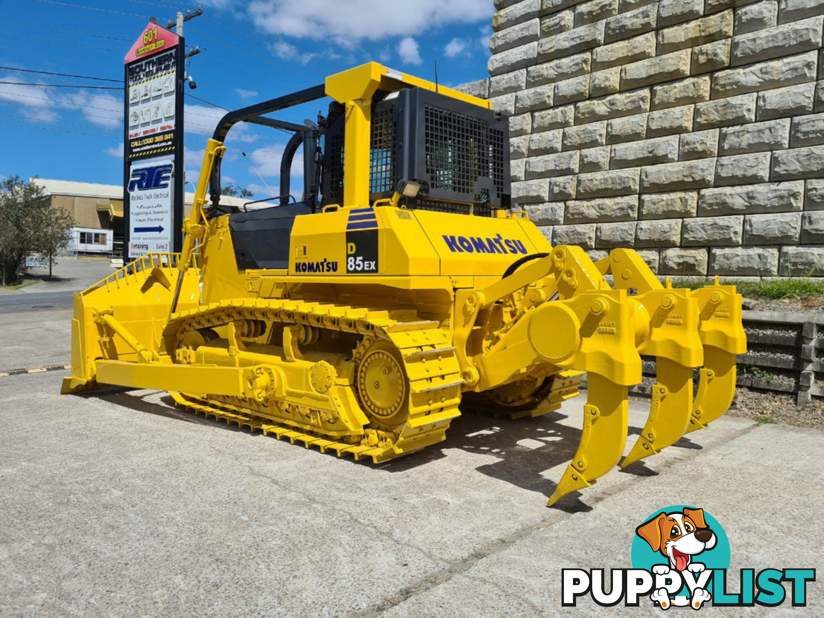 Komatsu D85EX-15E0 dozer (Stock No. 89670) 