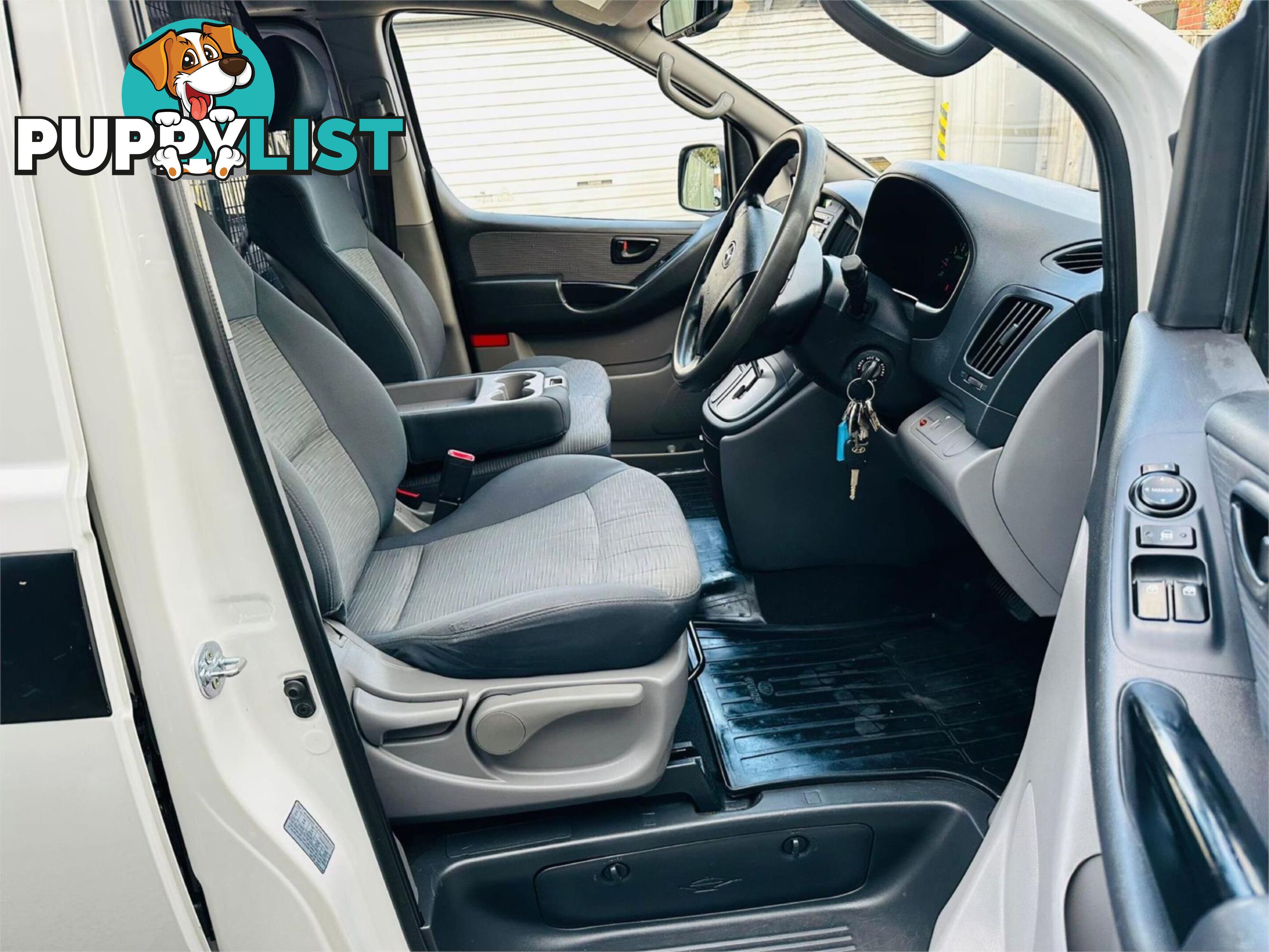 2012 HYUNDAI ILOAD   4D VAN
