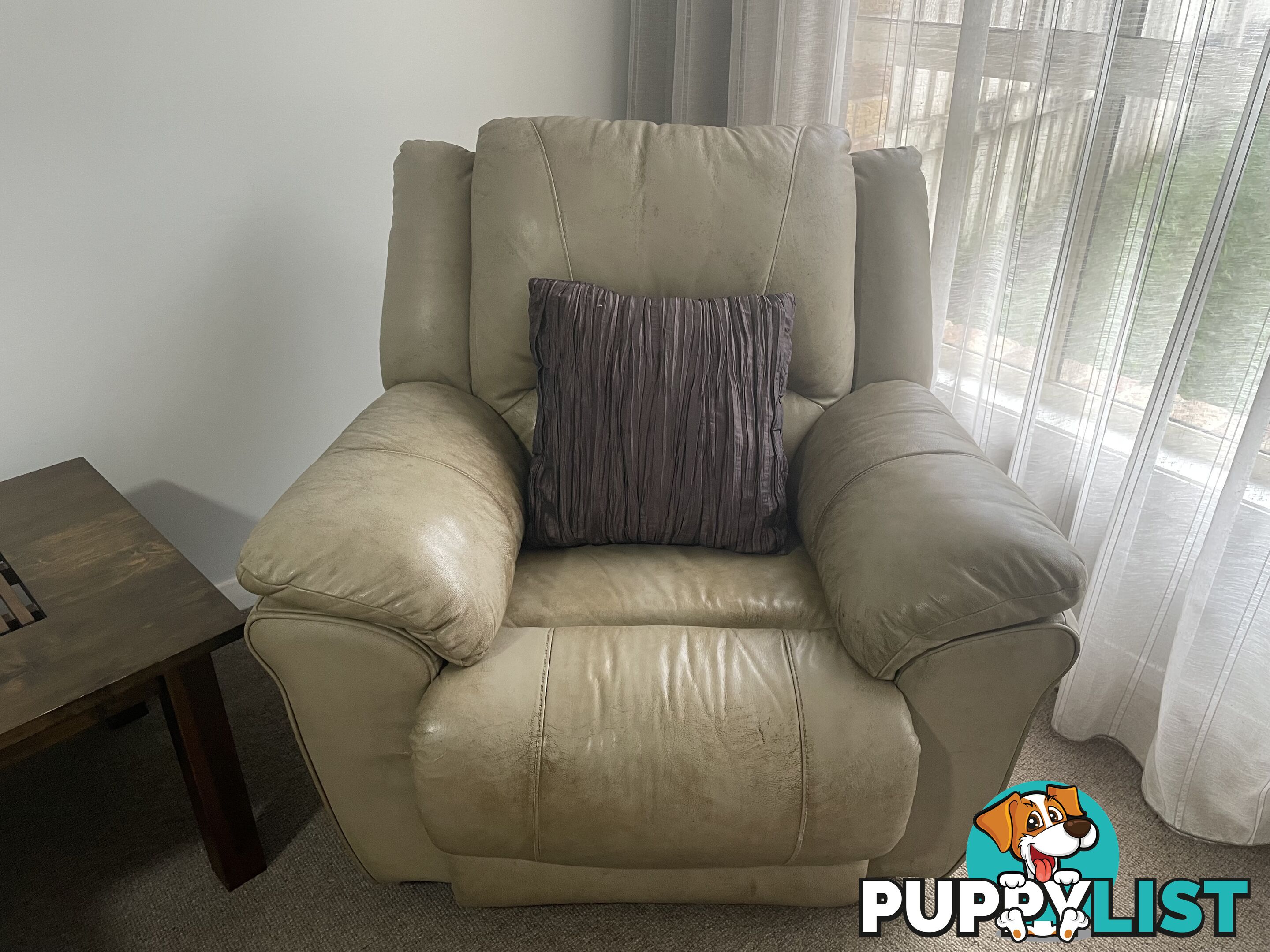 Leather 3 seater lounge & matching recliner