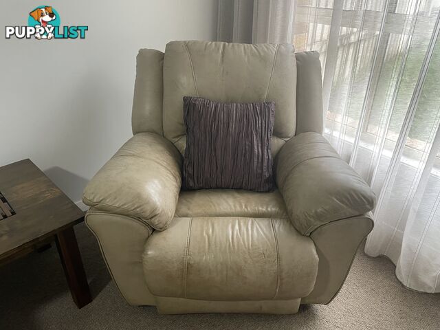 Leather 3 seater lounge & matching recliner