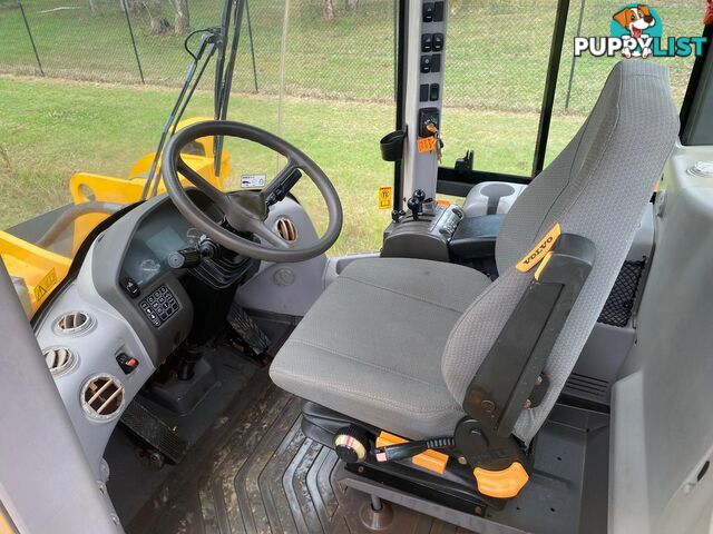 Volvo L105 Loader/Tool Carrier Loader