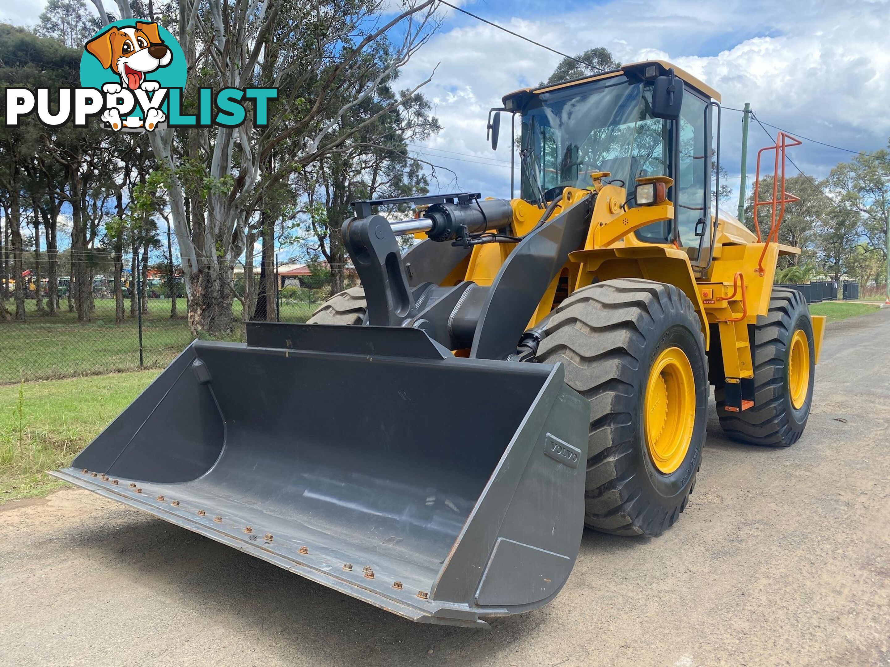 Volvo L105 Loader/Tool Carrier Loader