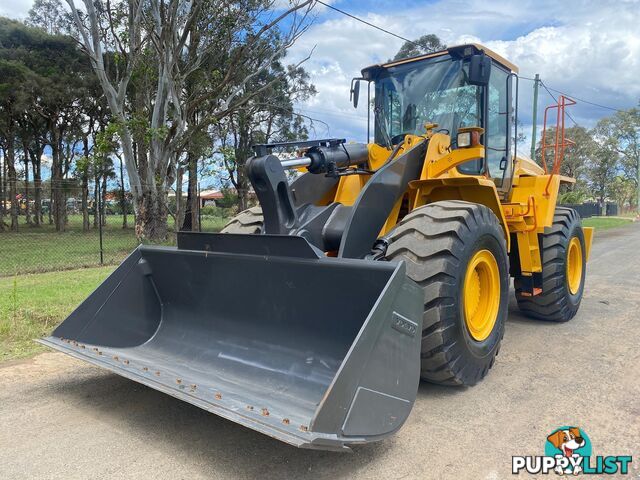 Volvo L105 Loader/Tool Carrier Loader