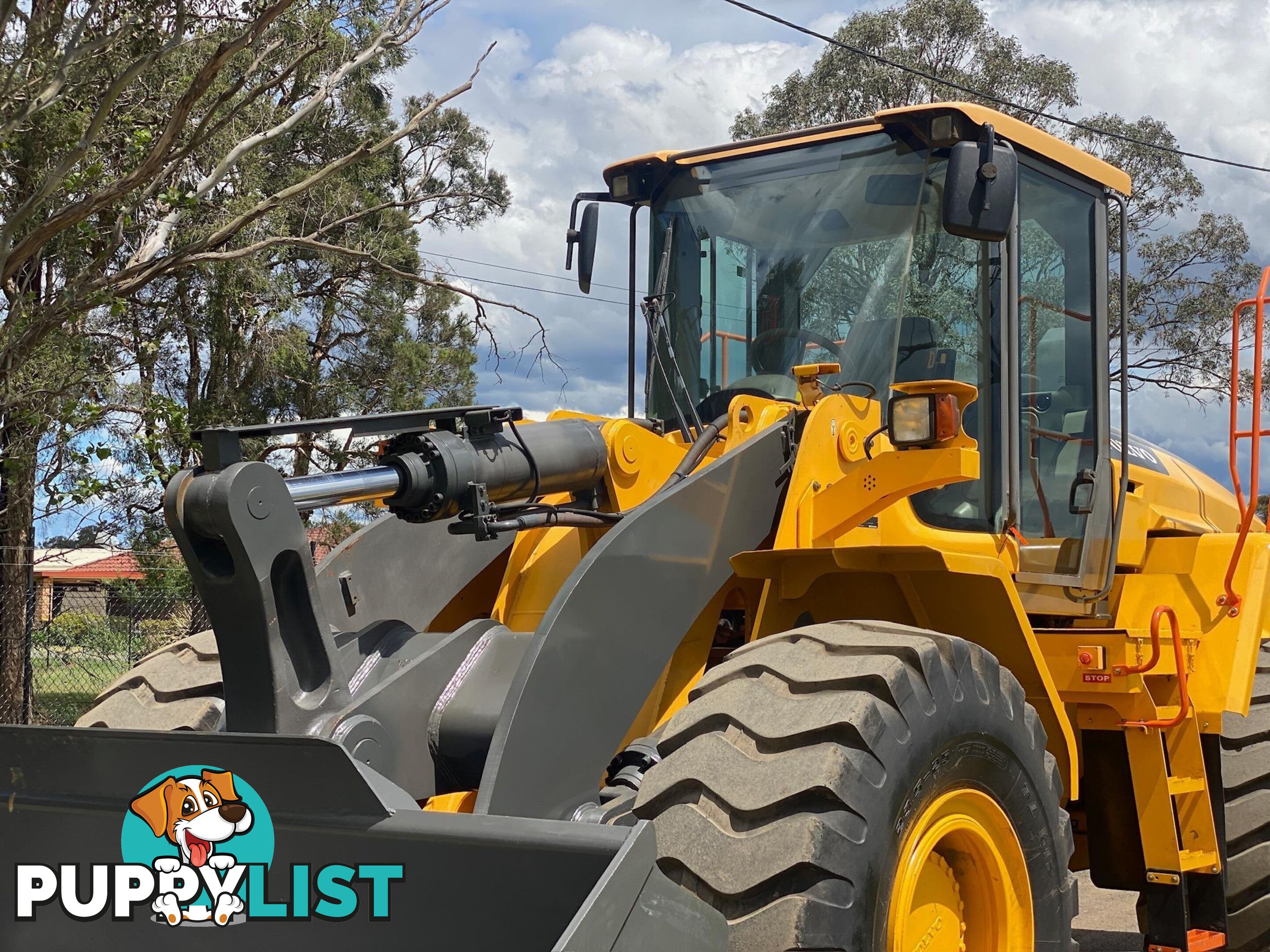 Volvo L105 Loader/Tool Carrier Loader