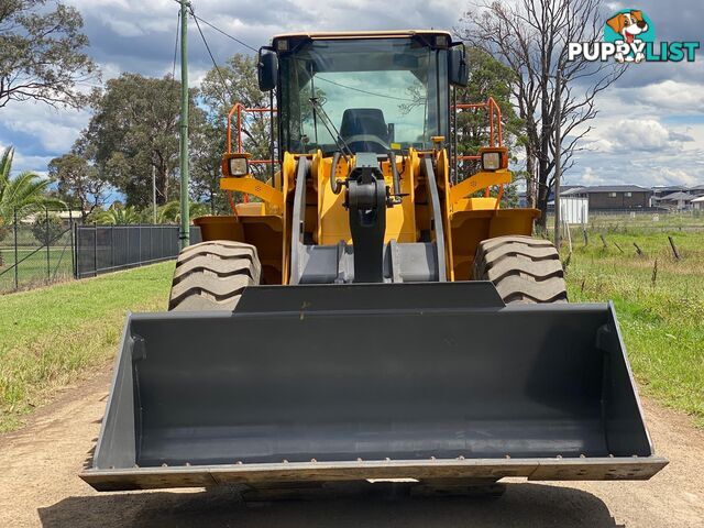 Volvo L105 Loader/Tool Carrier Loader