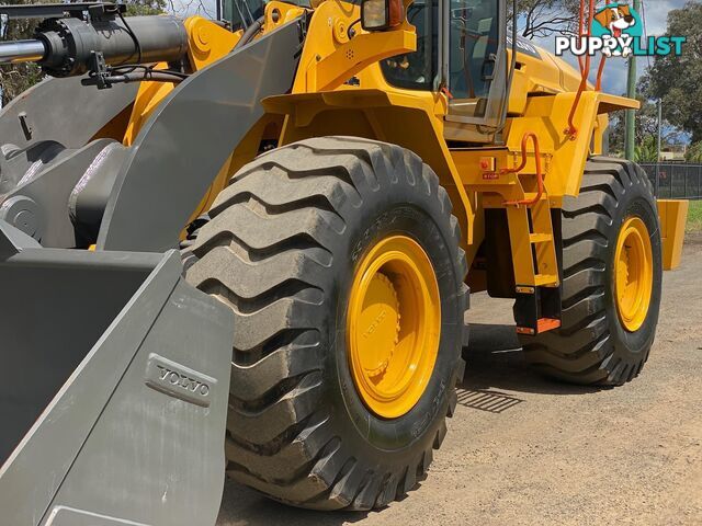 Volvo L105 Loader/Tool Carrier Loader