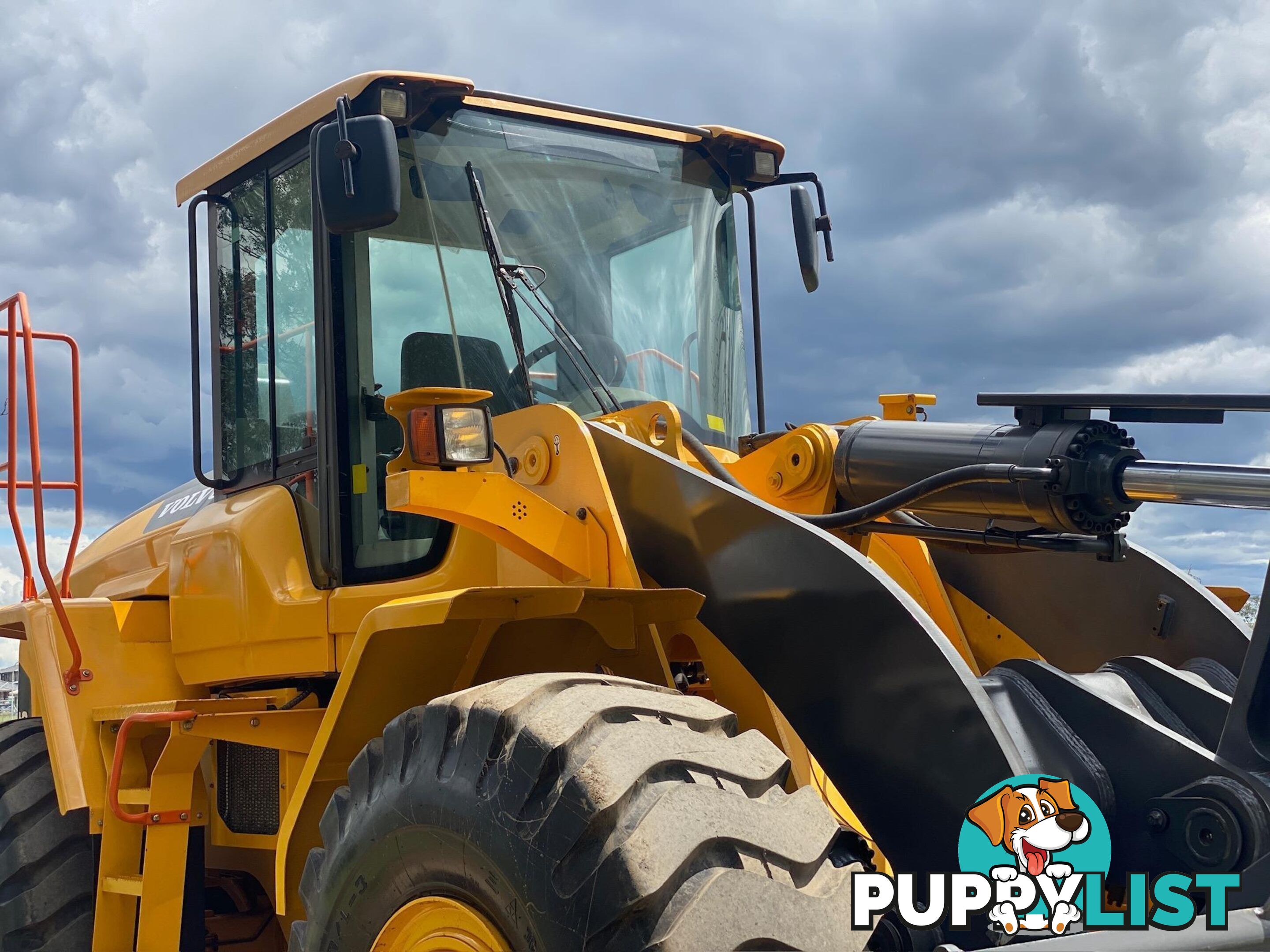 Volvo L105 Loader/Tool Carrier Loader