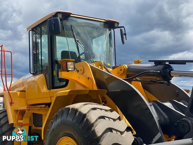 Volvo L105 Loader/Tool Carrier Loader