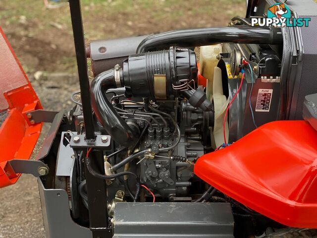 Kubota ZD28 Zero Turn Lawn Equipment