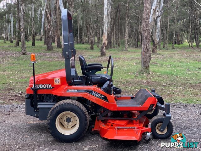 Kubota ZD28 Zero Turn Lawn Equipment