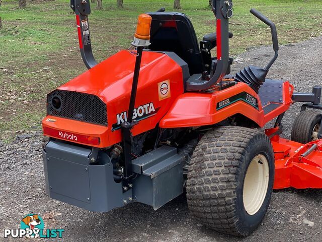 Kubota ZD28 Zero Turn Lawn Equipment