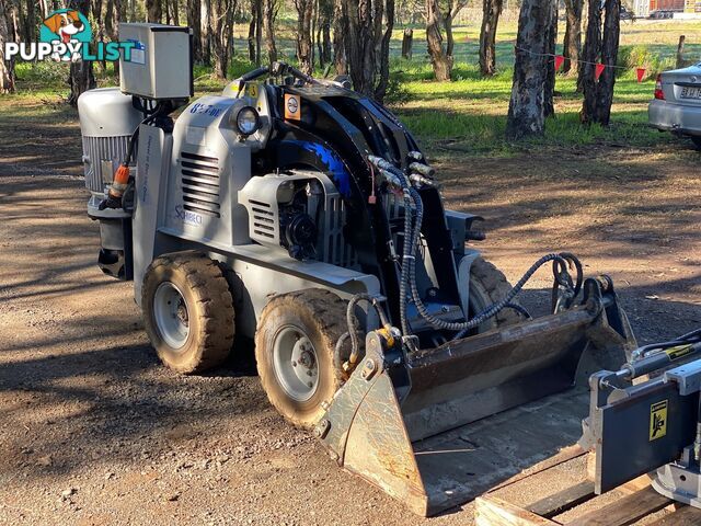 Kanga KANGA SCHIBECI 827D Skid Steer Loader