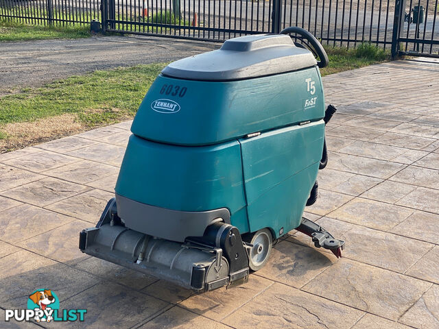 Tennant T5 Sweeper Sweeping/Cleaning