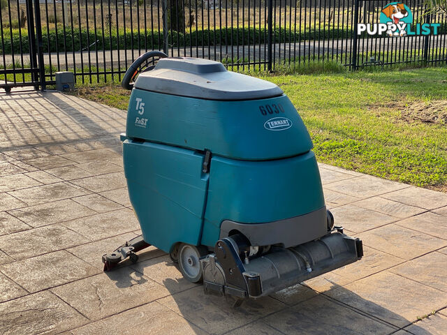 Tennant T5 Sweeper Sweeping/Cleaning