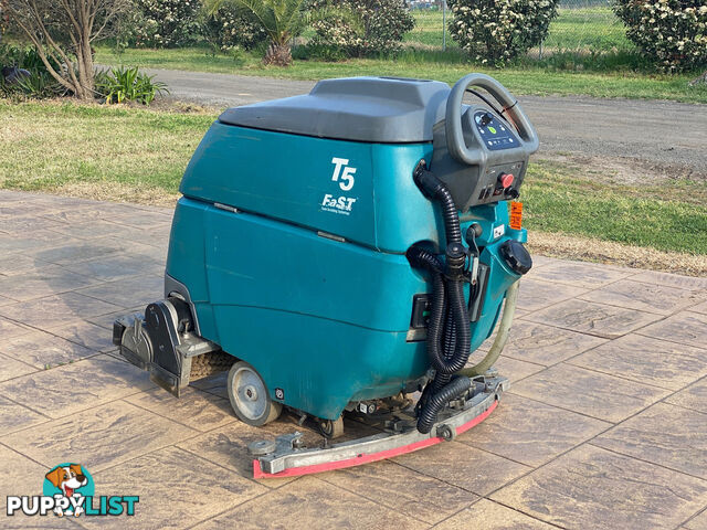 Tennant T5 Sweeper Sweeping/Cleaning